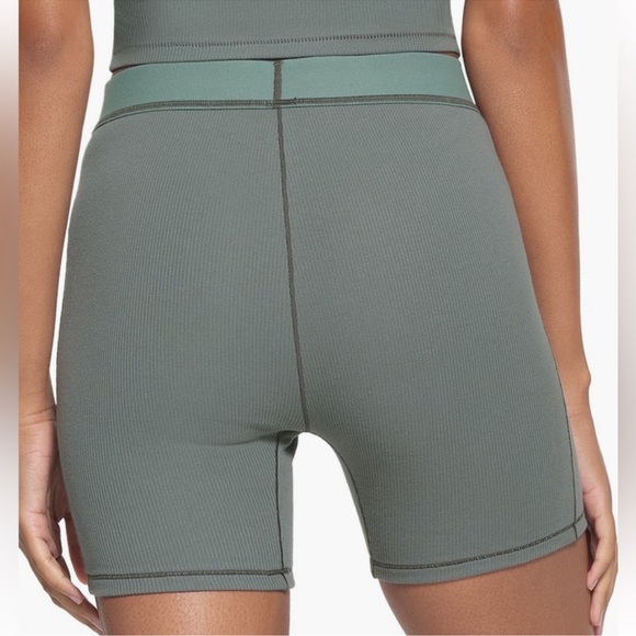 Skims Ribbed Boxers - Picture 3 of 7